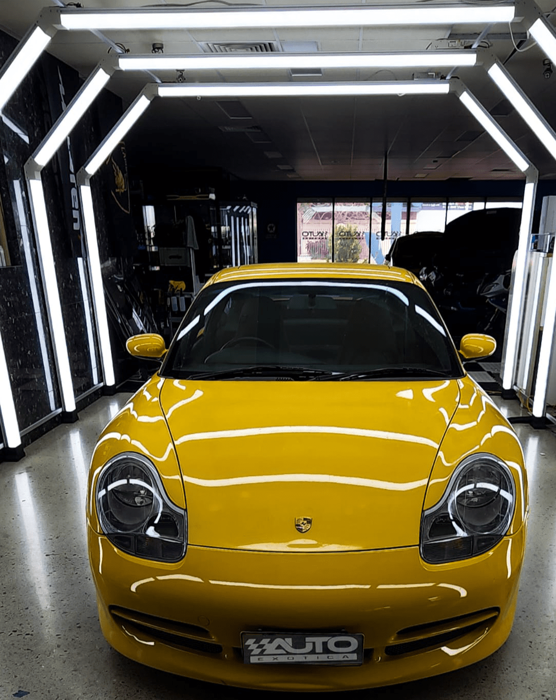 Showroom / Garage modular LED Grid Maxi Lighting Tunnel